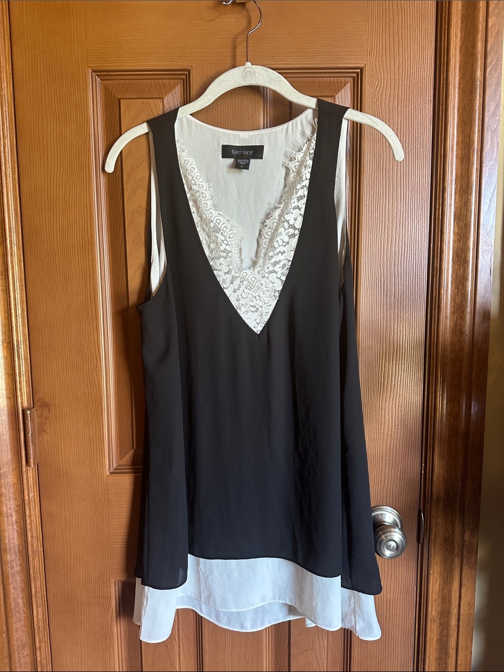 Karen Kane Black/White Double Layer Tunic with Lace Inset V Neck, size Large